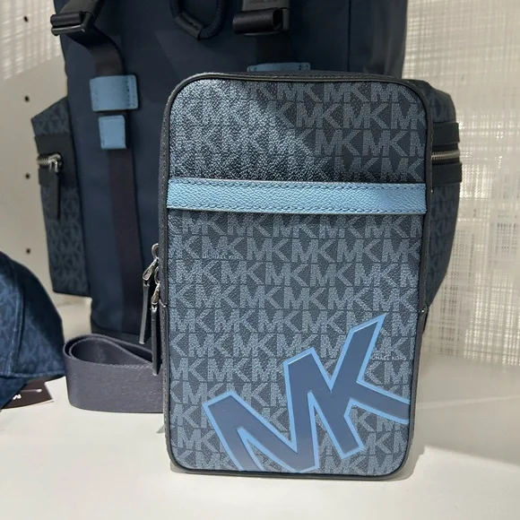 Michael Kors Cooper Medium KORS Logo Sling Pack NWT blue logo/black - Picture 1 of 14